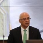 الإدارة الاقتصادية الكفؤة: درع الأردن الاستراتيجي في مواجهة التحديات وتعزيز الأمن الوطني 4 الدكتور معن النسور، الرئيس التنفيذي لشركة البوتاس العربية، يلقي محاضرة حول الإدارة الاقتصادية والأمن الوطني في كلية الدفاع.