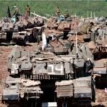 صورة جوية تظهر الحدود اللبنانية الإسرائيلية مع تصاعد الدخان من غارات جوية محتملة.