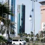 صورة تعبيرية للتوتر الجيوسياسي في الشرق الأوسط، مع إشارات إلى صراعات عسكرية وسياسية.