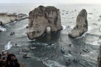 خريطة توضح منطقة الخليج العربي ومضيق هرمز مع رموز للتوترات العسكرية