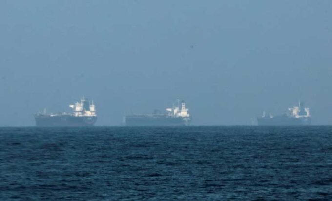 صورة توضيحية للتوترات في منطقة الخليج بين إيران والقوات الأمريكية