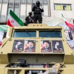 صورة توضيحية لصواريخ باليستية إيرانية أو شعار الحرس الثوري الإيراني.