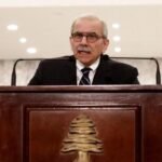 صورة لرئيس الوزراء اللبناني نواف سلام يتحدث في مؤتمر صحفي