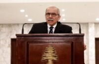 صورة لرئيس الوزراء اللبناني نواف سلام يتحدث في مؤتمر صحفي