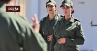 شباب مغربي يستعد لعملية الإحصاء الخاصة بالخدمة العسكرية لعام 2026