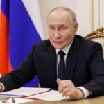 تحولات جيوسياسية متسارعة في الشرق الأوسط: من الجزائر إلى طهران وتداعياتها الإقليمية والدولية 4 خريطة الشرق الأوسط تظهر مناطق التوتر الرئيسية مع رموز للنفط والقوات العسكرية.