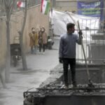 صورة تظهر آثار دمار في إيران، تعكس التوترات الإقليمية الجارية.