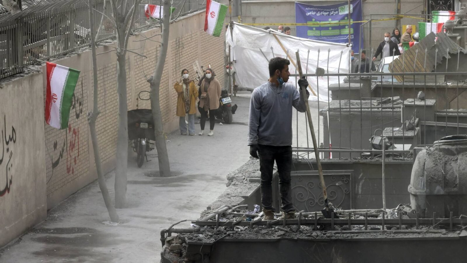 صورة تظهر آثار دمار في إيران، تعكس التوترات الإقليمية الجارية.