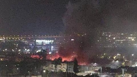 تصعيد غير مسبوق: عشرات الإصابات في قصف إيراني لديمونا رداً على استهداف نطنز 1 صورة تظهر آثار قصف صاروخي في مدينة ديمونا الإسرائيلية