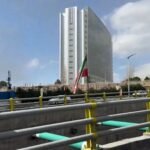 أعمدة دخان تتصاعد من مبنى في طهران يُعتقد أنه مقر الشرطة الإلكترونية الإيرانية