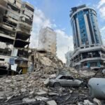 آثار غارة إسرائيلية على الضاحية الجنوبية لبيروت في 7 مارس 2026.