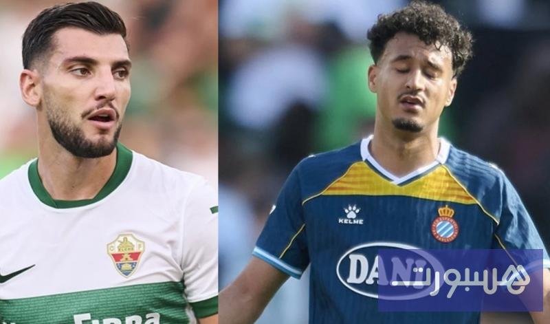 اللاعب المغربي عمر الهلالي في لقطة من مباراة كرة قدم