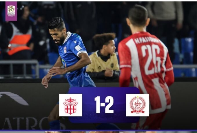 الكوكب المراكشي يحقق فوزًا ثمينًا على حسنية أكادير ويعزز موقعه في البطولة الاحترافية 7 لاعبو الكوكب المراكشي يحتفلون بهدف في مرمى حسنية أكادير خلال مباراة بالبطولة الاحترافية.