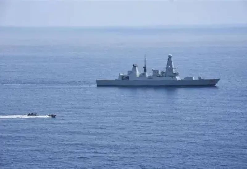 المدمرة البريطانية إتش إم إس دراغون تبحر في البحر الأبيض المتوسط