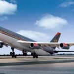 طائرة تابعة للملكية الأردنية في المطار