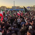 وفاة المرشد الأعلى خامنئي: طهران تشهد حداداً جماهيرياً وتصعيداً إقليمياً خطيراً مع تحذيرات ترامب 4 صورة لحشود غفيرة تتجمع في ساحة انقلاب بطهران حداداً على المرشد الأعلى علي خامنئي.