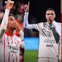 صورة ليوسف النصيري وعز الدين أوناحي يحتفلان بتسجيل الأهداف بنفس الإشارة الغامضة.