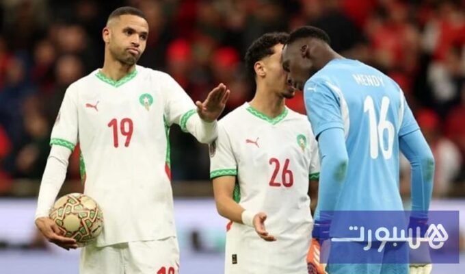 يوسف النصيري وإدوارد ميندي في لقطة من مباراة كرة قدم