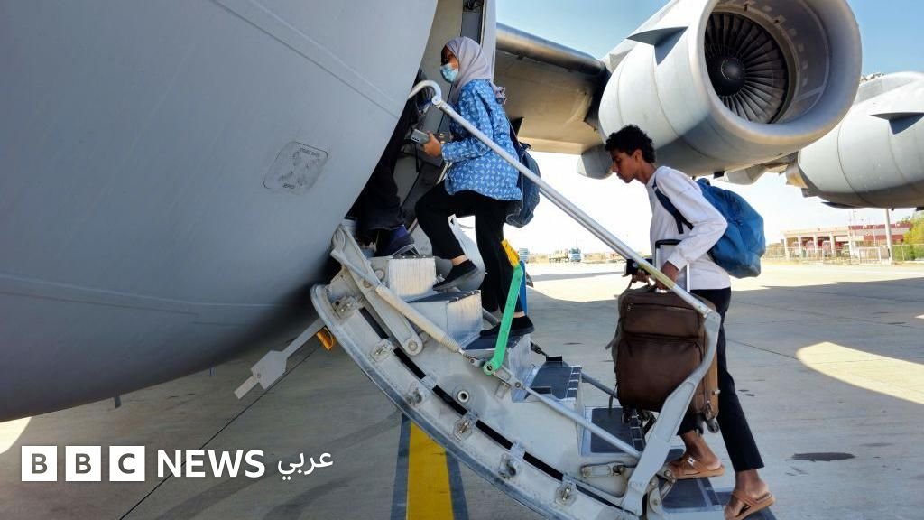 طائرة إخلاء إماراتية في مطار بورتسودان