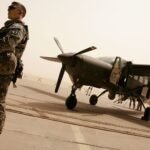 صورة لطائرة تزويد وقود عسكرية من طراز KC-135 في الجو أو بقايا تحطمها