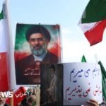 صورة لمجتبى خامنئي، محور النقاش حول مستقبل القيادة الإيرانية.