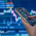 تحقيقات محتملة في مضاربات نفطية ضخمة سبقت إعلان ترامب حول إيران 6 الرئيس الأمريكي السابق دونالد ترامب يتابع عمليات عسكرية، في إشارة إلى دوره في الأحداث السياسية التي تؤثر على الأسواق العالمية.