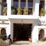 صورة توضيحية لخرائط عقارية أو وثائق إدارية ترمز لعملية تسوية وضعية العقارات التابعة للدولة.
