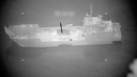 صورة توضيحية للتوترات في منطقة الخليج العربي، قد تظهر سفنًا حربية أو صواريخ أو خريطة للمنطقة.