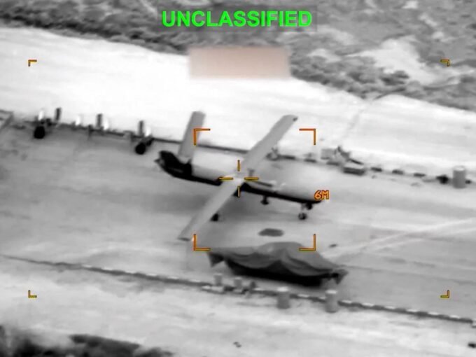 تكلفة الحرب الإيرانية على الولايات المتحدة: أبعاد عسكرية واقتصادية 7 لقطة شاشة من فيديو صادر عن القيادة المركزية الأمريكية تظهر طائرة بدون طيار على مدرج، ضمن عملية الغضب الملحمي.