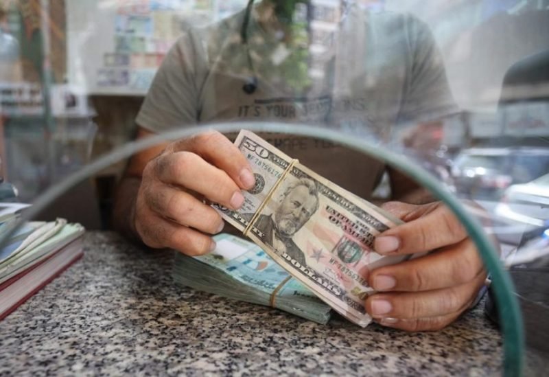 تهديد إسرائيلي جديد يستهدف صاحب شركة صيرفة في بيروت بعد استهداف مقرها 3 مقر شركة الإنصاف للصيرفة في شارع الحمراء ببيروت، لبنان، بعد تلقي صاحبها تهديداً إسرائيلياً.