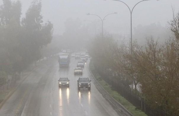 صورة توضيحية لخرائط الطقس أو سحب ممطرة ترمز للتقلبات الجوية في الأردن