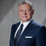 صورة لجلالة الملك عبدالله الثاني خلال استقباله أو إجرائه اتصالاً هاتفياً مع أحد قادة العالم لمناقشة الأوضاع الإقليمية.