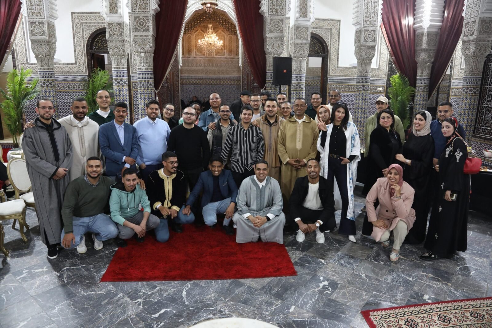 مدير نشر جريدة العمق المغربي، محمد لغروس، يكرم صحافيين خلال حفل إفطار رمضاني في الرباط، معلناً عن دعم مالي للسكن والسيارات.