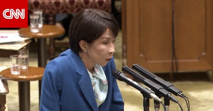 رئيسة وزراء اليابان ساناي تاكايتشي والرئيس الأمريكي دونالد ترامب خلال لقاء دبلوماسي في واشنطن.