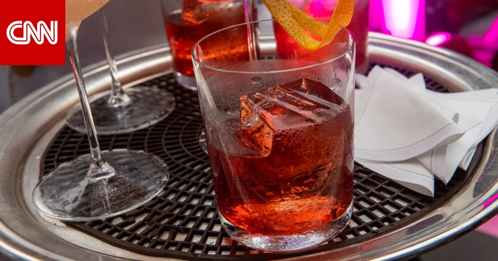 سرطان الثدي: توقعات مقلقة لعام 2050 وفجوة متزايدة في الرعاية الصحية العالمية 3 امرأة تخضع لفحص الثدي بالأشعة السينية (الماموجرام) للكشف المبكر عن سرطان الثدي.