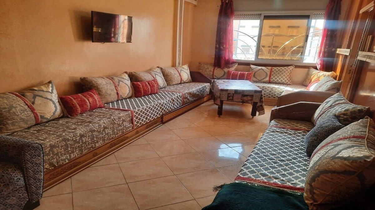 صورة بانورامية لمدينة مغربية حديثة مع مبانٍ سكنية وتجارية تعكس النمو العقاري