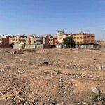 صورة توضيحية لأوراق قضائية أو وثائق ضريبية مع خريطة المغرب