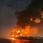 غرق ناقلة غاز روسية في المتوسط: انفجارات وحريق هائل يثيران المخاوف 6 صورة لناقلة غاز روسية تحترق أو تغرق في البحر المتوسط