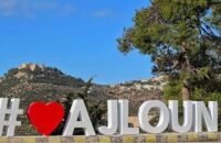 المصلون يحيون ليلة القدر في أحد مساجد عجلون الأردنية