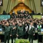 حشود غفيرة من المشيعين في شوارع إيران بعد وفاة المرشد الأعلى آية الله علي خامنئي.