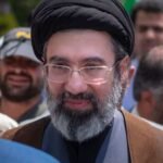 مجتبى خامنئي مرشدًا جديدًا لإيران: استمرارية للنظام أم تحول في مسار الثورة؟ 6 صورة لمجتبى خامنئي، المرشد الأعلى الجديد لإيران، في سياق سياسي يبرز تحديات المرحلة.