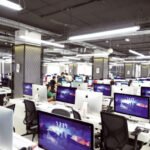 صورة شعار مدرسة 1337 أو طلاب يبرمجون، ترمز للتفوق المغربي في مسابقات البرمجة الدولية.