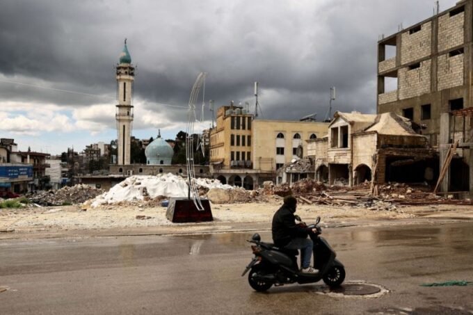 أبرز المستجدات: قضايا دولية، تحديات اقتصادية، وجدل اجتماعي 9 صورة تجمع رموزاً للقضايا السياسية والاقتصادية والاجتماعية العالمية