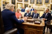 صورة جوية لمضيق هرمز تظهر سفن ناقلات النفط في الممر المائي الاستراتيجي.