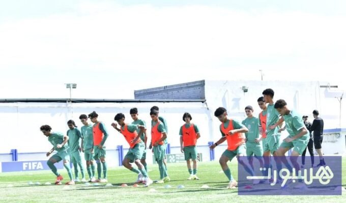 أشبال الأطلس يختتمون استعداداتهم ببنغازي لتصفيات شمال إفريقيا المؤهلة لكأس إفريقيا 6 صورة جماعية للاعبي المنتخب المغربي لأقل من 17 سنة خلال حصة تدريبية في بنغازي، ليبيا.