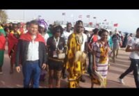 صورة لقافلة تجارية تاريخية تعبر الصحراء، ترمز للروابط القديمة بين تندوف والمغرب.