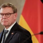 ألمانيا: دعوات أطلسية أمريكية لموقف موحد تجاه إيران وإنهاء الصراع 5 وزير الخارجية الألماني يوهان فاديفول يتحدث في مؤتمر صحفي