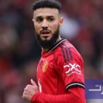 نصير مزراوي لاعب مانشستر يونايتد يحتفل بأداء جيد في مباراة