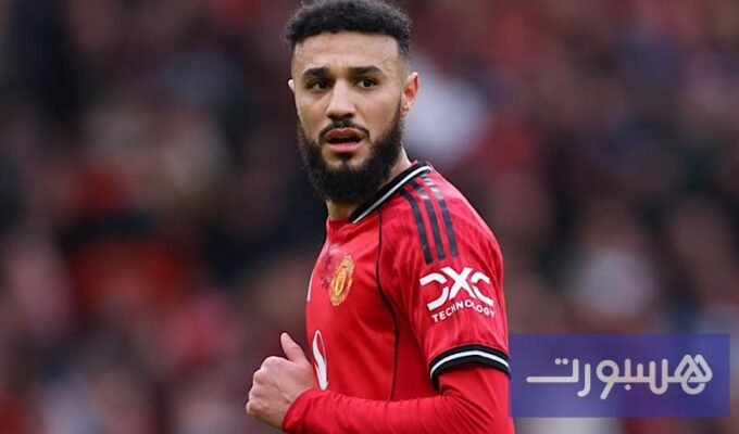 نصير مزراوي لاعب مانشستر يونايتد يحتفل بأداء جيد في مباراة