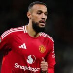 نصير مزراوي يرفض توقيعًا.. ويكشف حقيقة استغلال المشاهير 4 نصير مزراوي، توقيع، مانشستر يونايتد، استغلال المشاهير